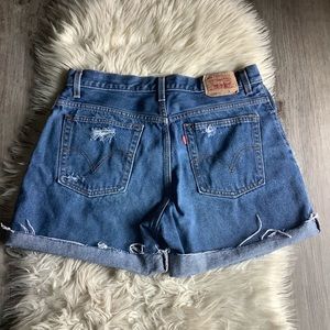 Vintage Levi’s 550 cut off jean shorts distressed raw hem cuff 14